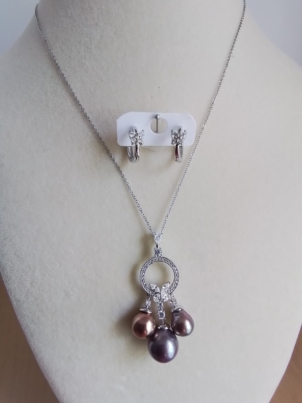 Pearl/Butterfly Necklace With Butterfly Earrings